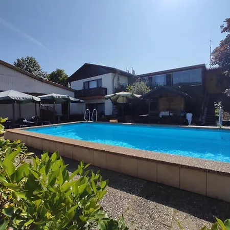 Moselferienweingut Schaefer Апартаменты Винтрих