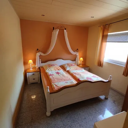 Moselferienweingut Schaefer Apartamento *